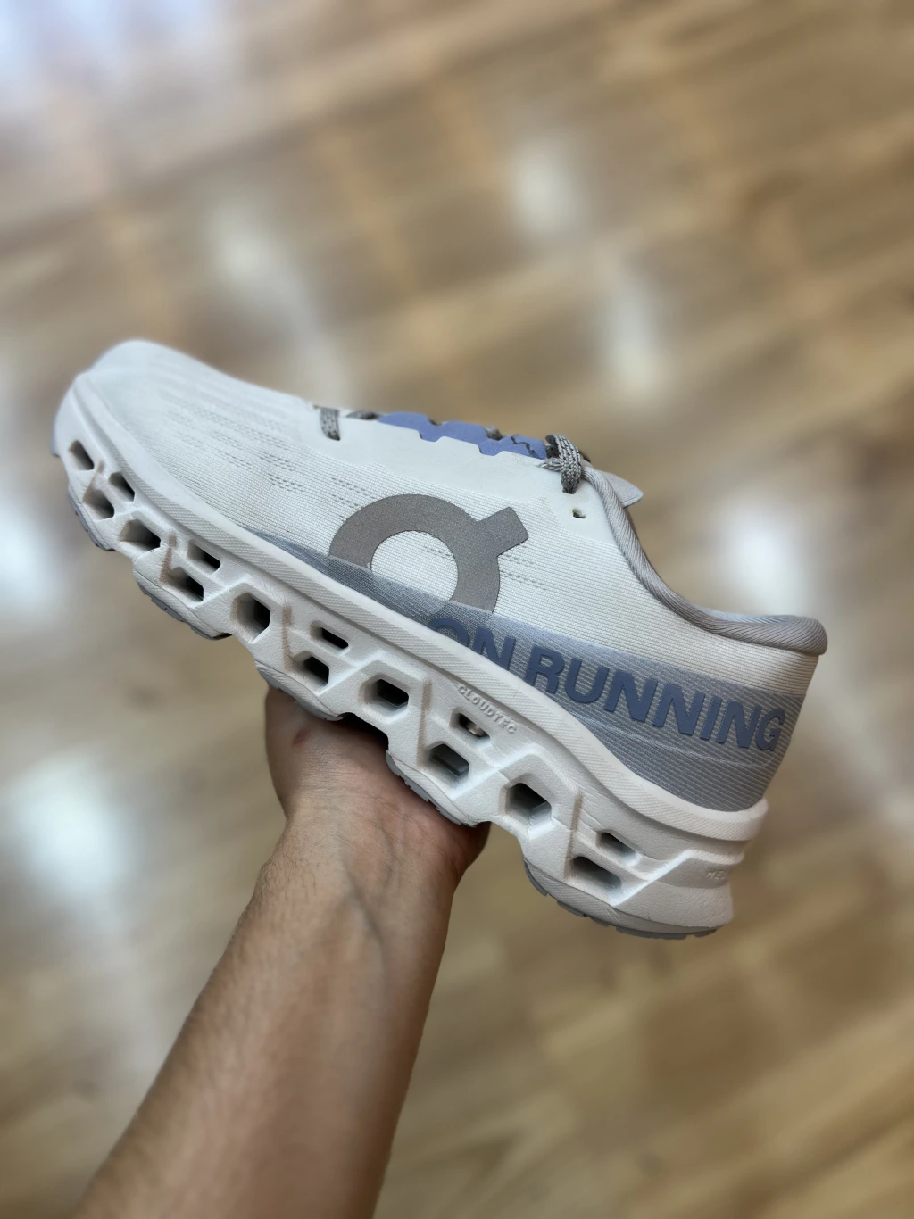 Tênis corrida On Running — foto 1